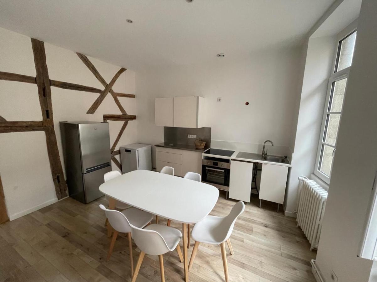 Bel Appartement En Coeur De Ville - 20 Minutes Du Pal Moulins  Buitenkant foto