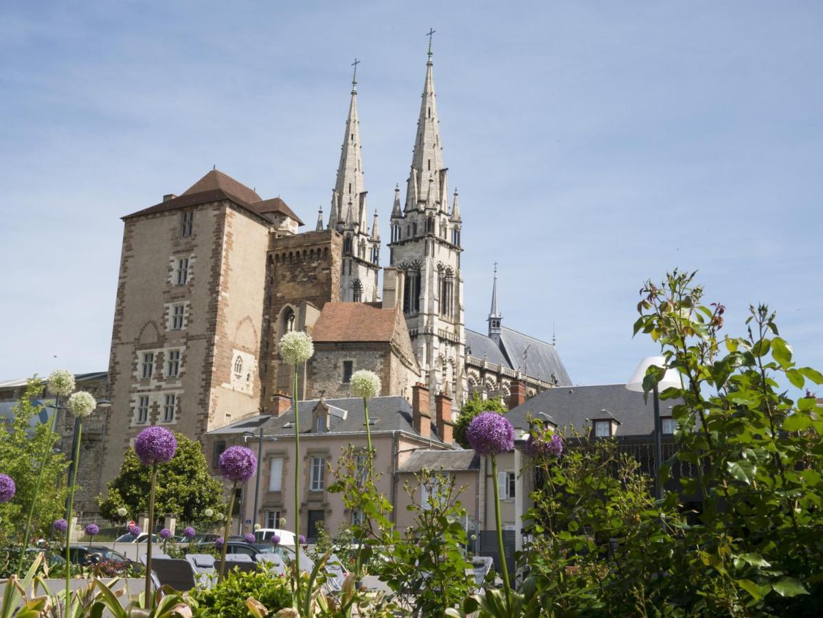 Bel Appartement En Coeur De Ville - 20 Minutes Du Pal Moulins  Buitenkant foto