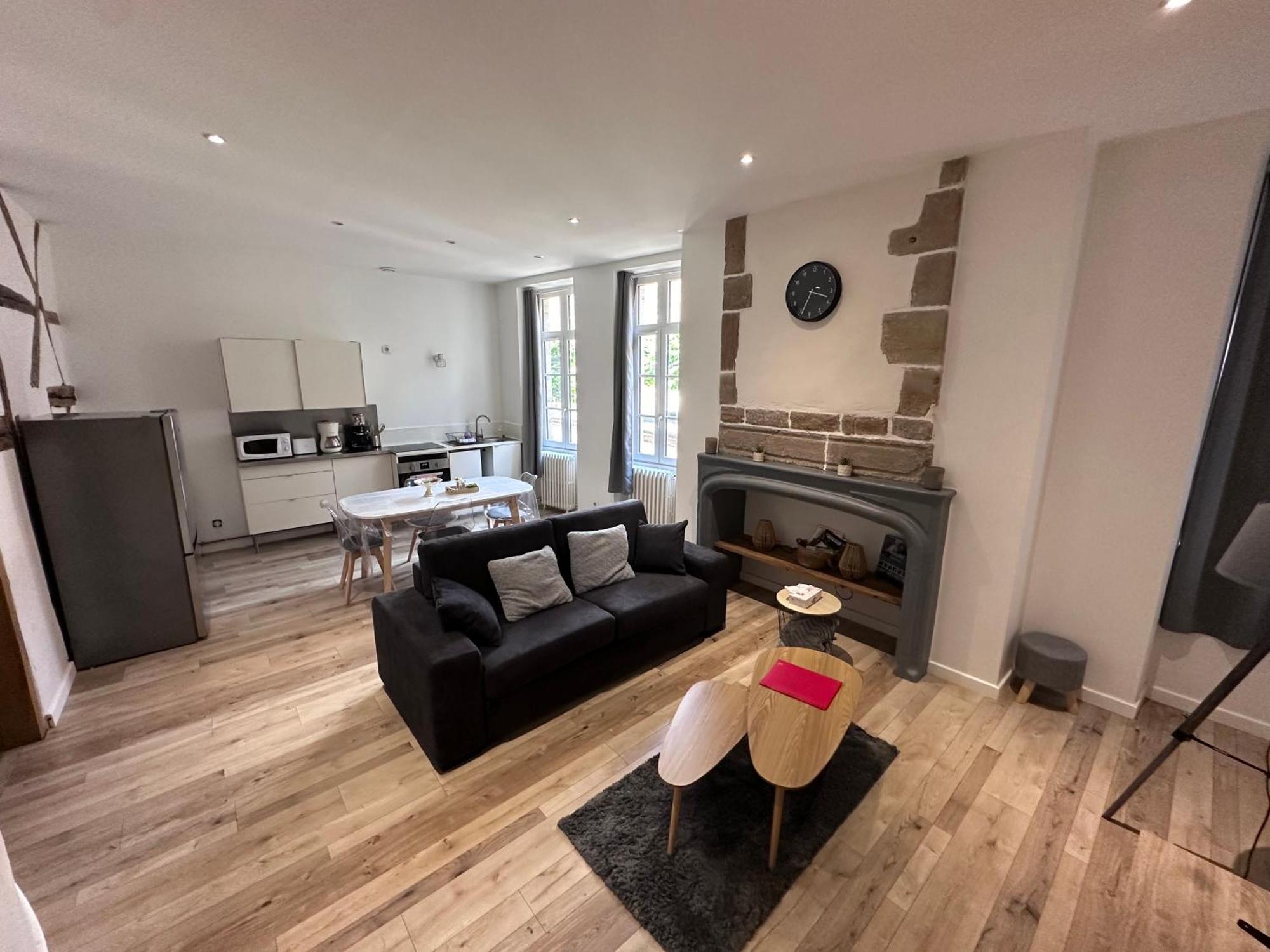 Bel Appartement En Coeur De Ville - 20 Minutes Du Pal Moulins  Buitenkant foto