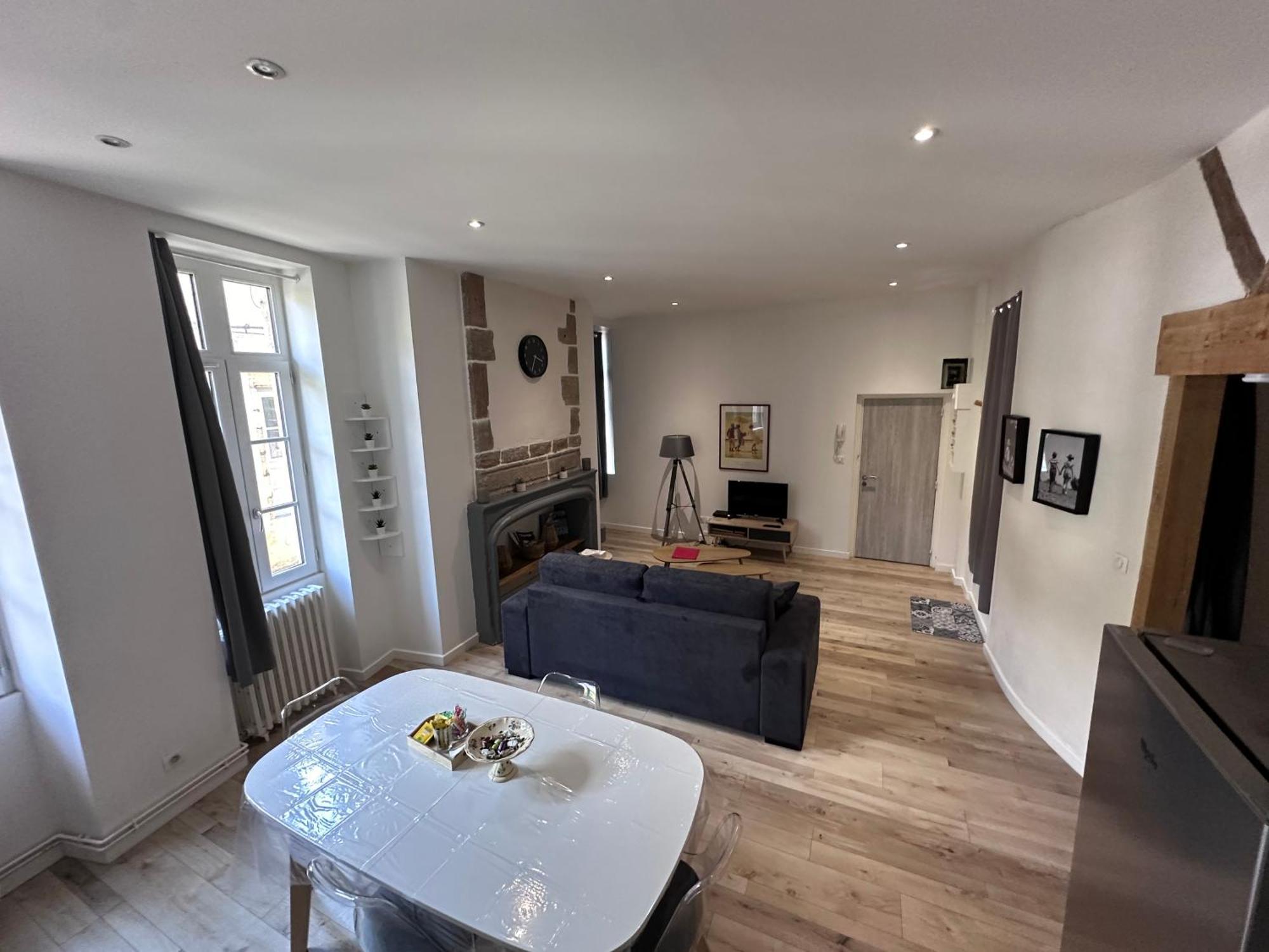 Bel Appartement En Coeur De Ville - 20 Minutes Du Pal Moulins  Buitenkant foto