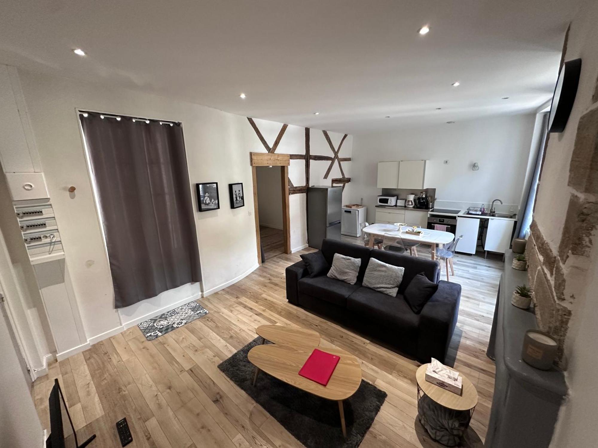 Bel Appartement En Coeur De Ville - 20 Minutes Du Pal Moulins  Buitenkant foto